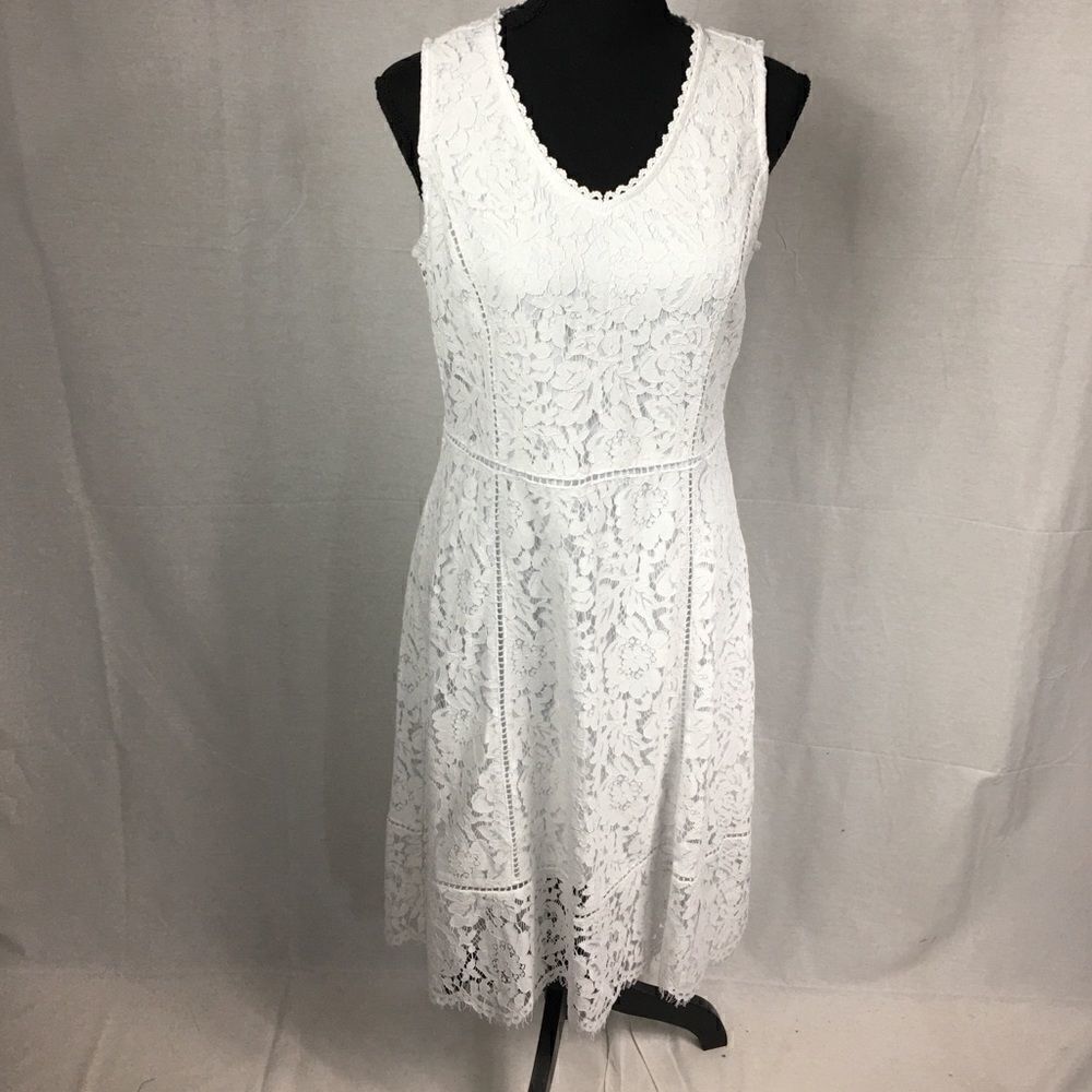 Isaac Mizrahi XSP white lace short sleeve v neck dress mid length lined